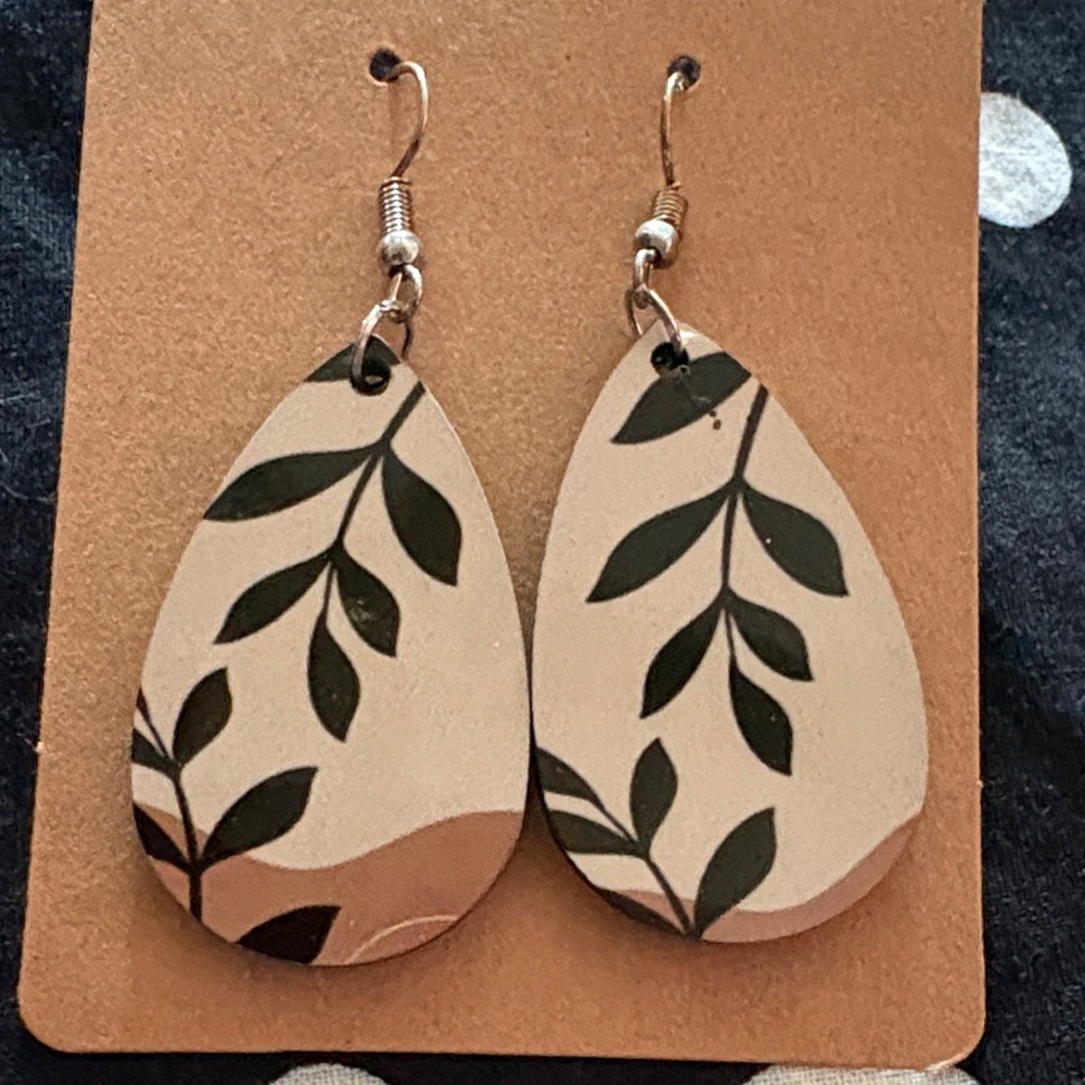 Leaf Pattern Teardrop Earrings